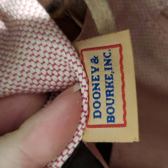 Dooney & Bourke leather purse. Must see - BENEFITS RESCUE DOGS= CLOSET CLOSING - Picture 8 of 16